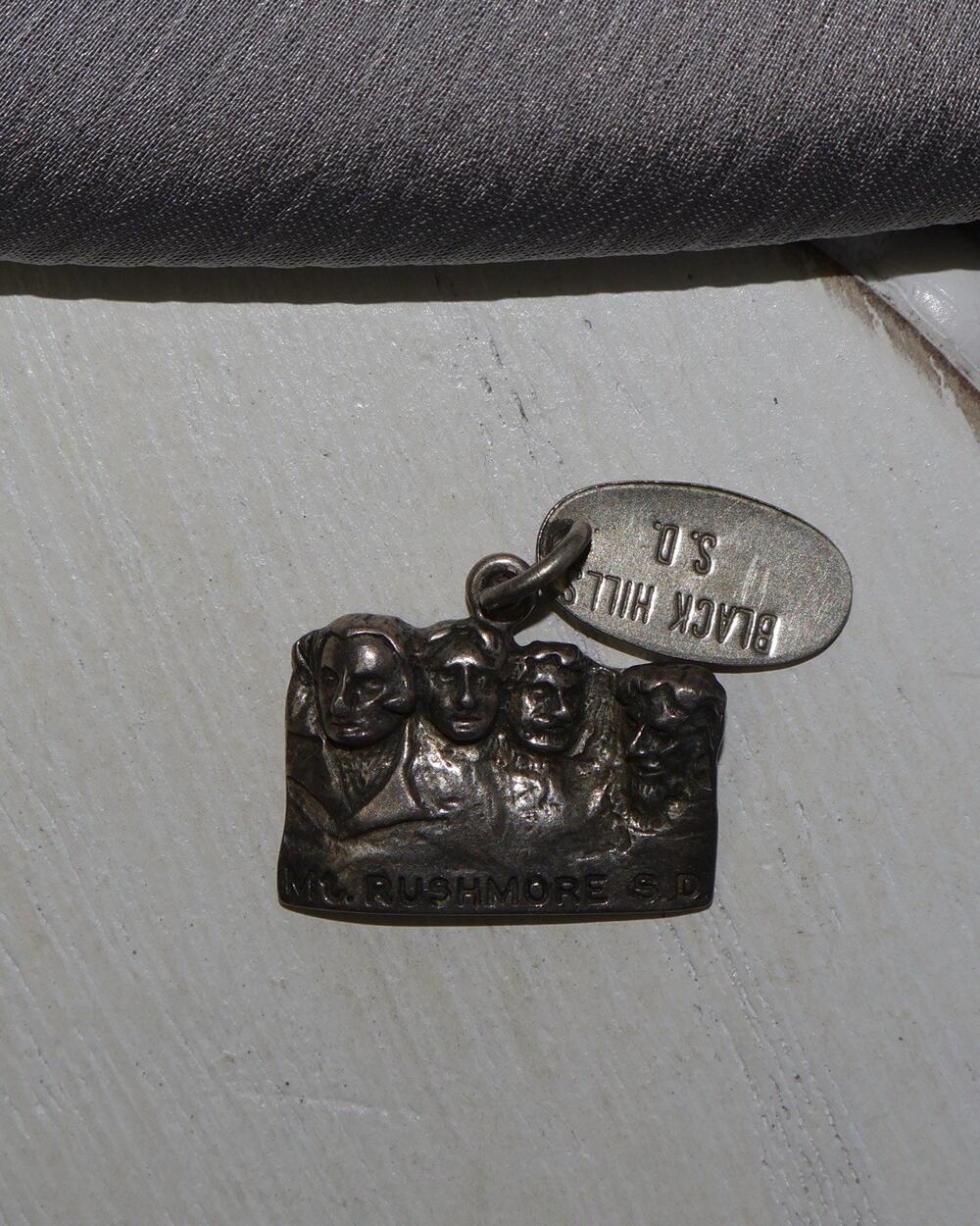 Vintage Sterling Silver My. Rushmore Charm 2.8G / 0.8in